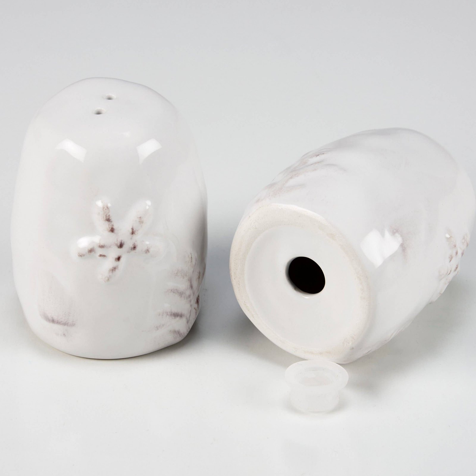 Embossed Beach Salt And Pepper Shakers image 3